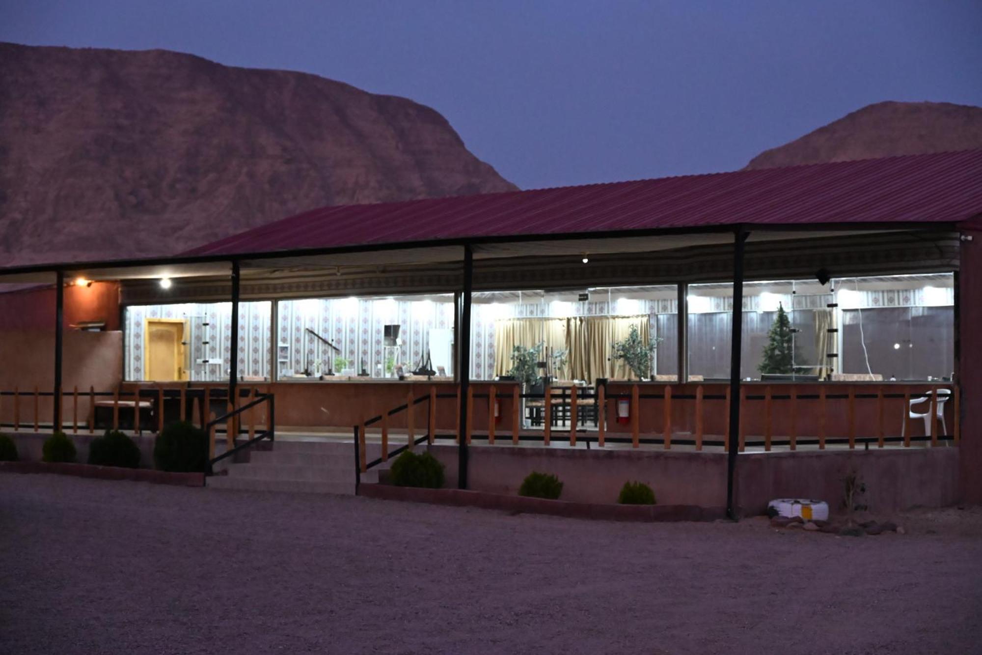 Hotel Bilal Luxury Camp Wadi Rum Esterno foto